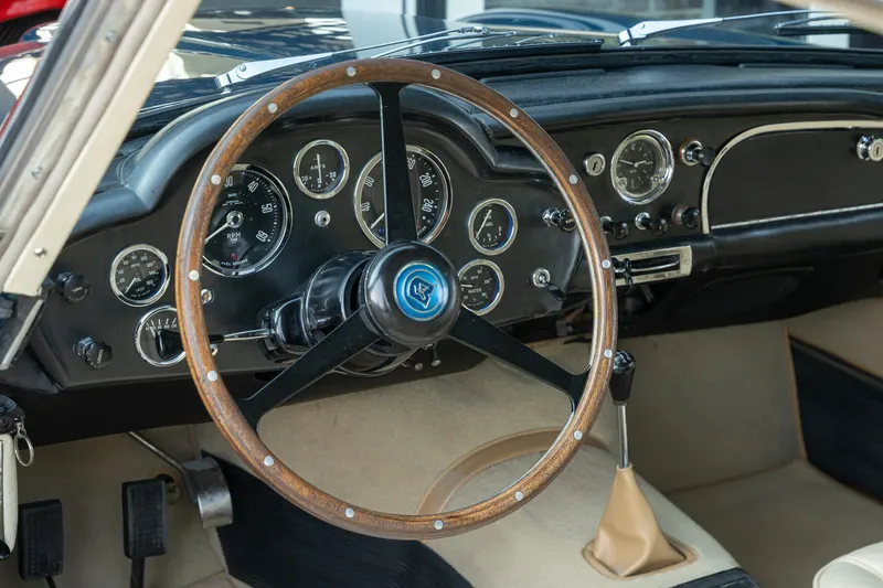 Aston Martin DB4 Vantage SS Series 4 LHD "Lyon heritage" 13