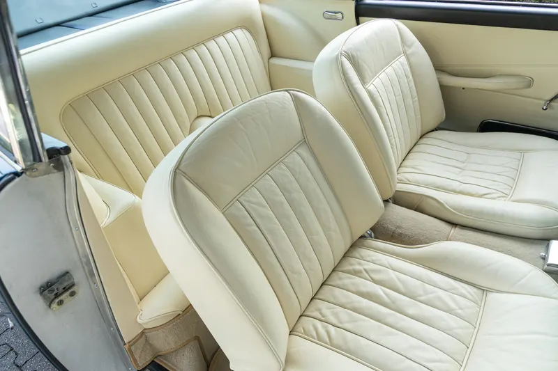 Aston Martin DB4 Vantage SS Series 4 LHD "Lyon heritage" 7