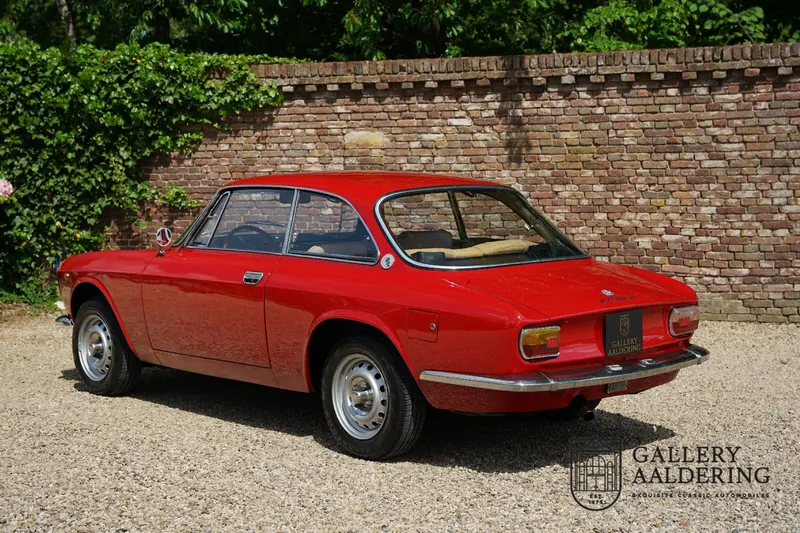 Alfa Romeo GT 1300 Junior Unificato 2