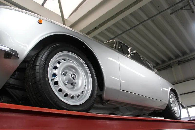 Alfa Romeo 2000 GTV Bertone "Fully/TOP restored" 9