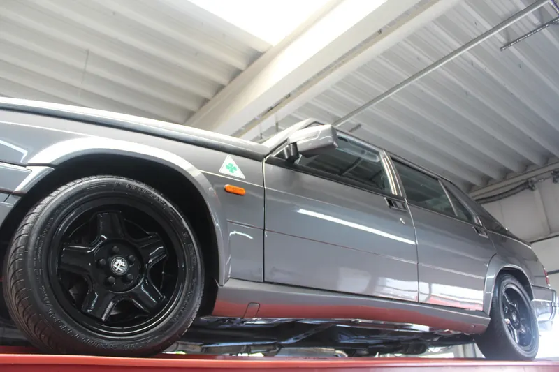 Alfa Romeo 75 3.0 V6 "Restored and rebuilt" 7