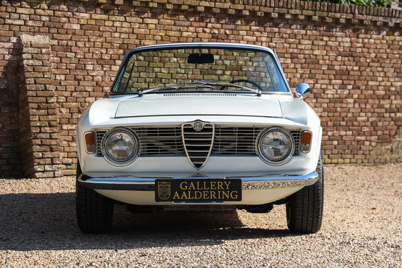 Alfa Romeo Giulia GTC "Comprehensively restored by Epifani in Berkely Ca." 5