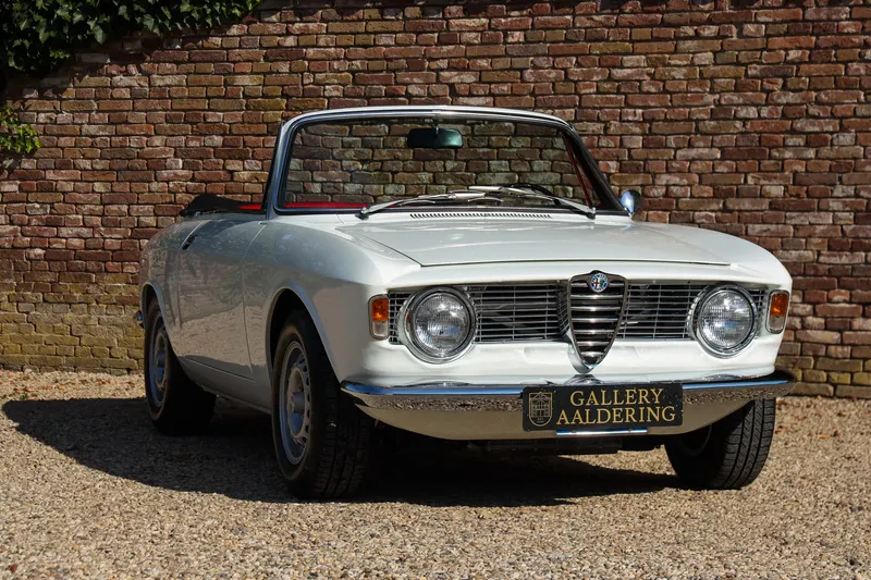 Alfa Romeo Giulia GTC "Comprehensively restored by Epifani in Berkely Ca." 11