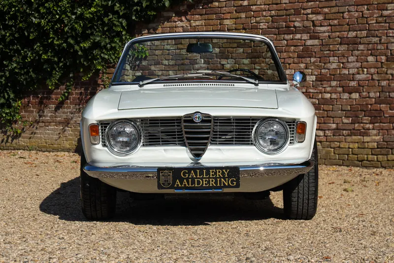 Alfa Romeo Giulia GTC "Comprehensively restored by Epifani in Berkely Ca." 8