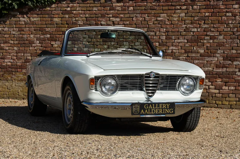 Alfa Romeo Giulia GTC "Comprehensively restored by Epifani in Berkely Ca." 12