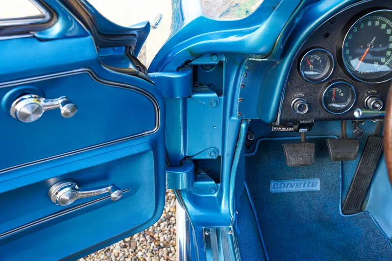 Chevrolet Corvette C2 Sting Ray Matching Numbers & Colors 13