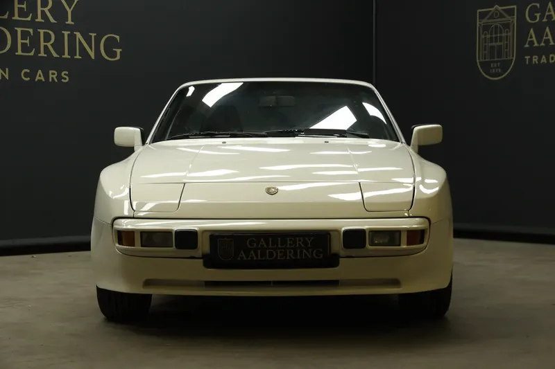 Porsche 944 2.5 Coupé Alpinweiß 7