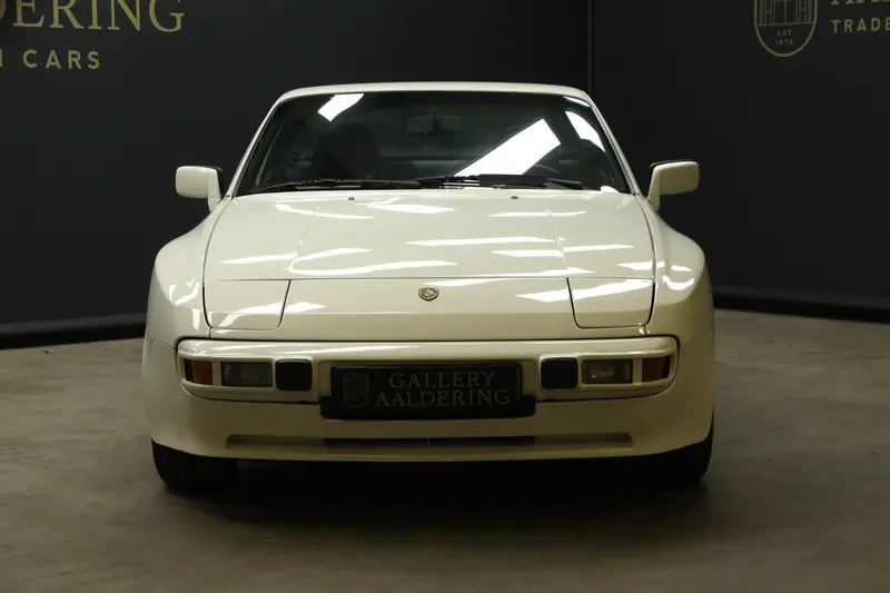 Porsche 944 2.5 Coupé Alpinweiß 5