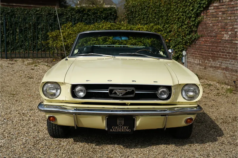 Ford Mustang GT 289 V8 Convertible A-code with the 5