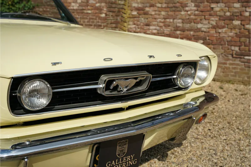 Ford Mustang GT 289 V8 Convertible A-code with the 12