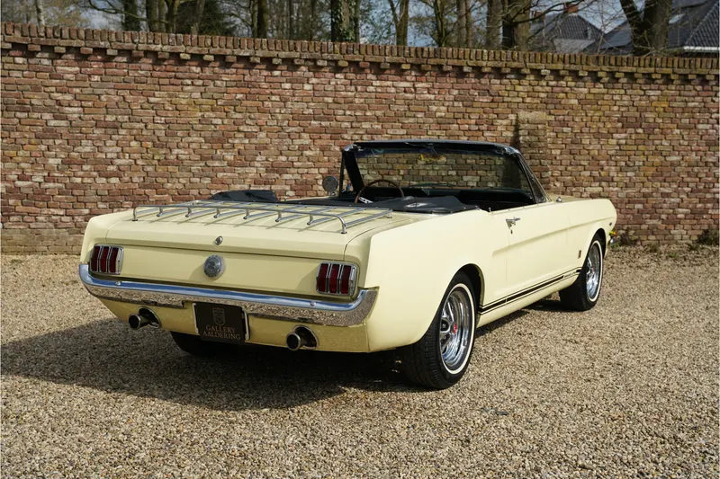 Ford Mustang GT 289 V8 Convertible A-code with the 10