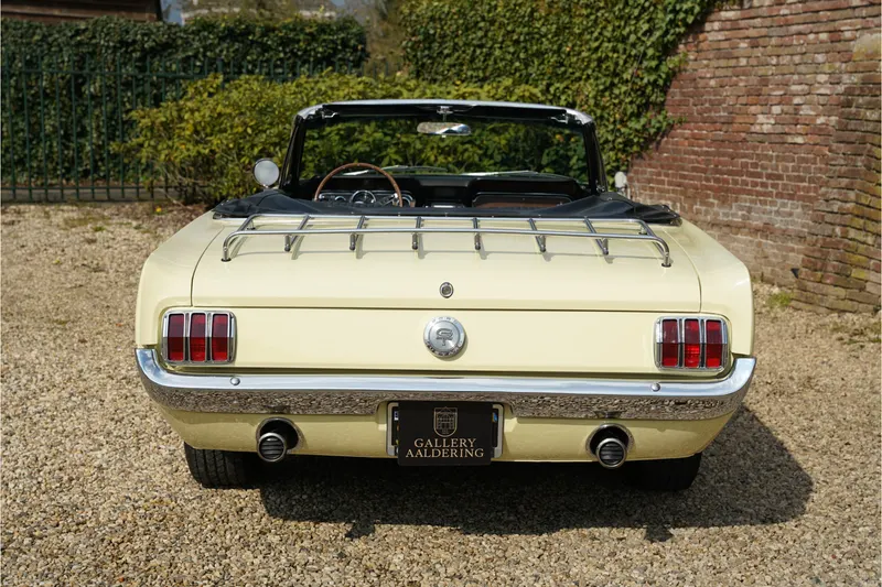 Ford Mustang GT 289 V8 Convertible A-code with the 6