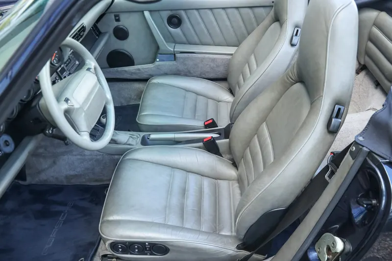 Porsche 964 Carrera 4 Cabriolet "Unique Carraragrau full leather" 12