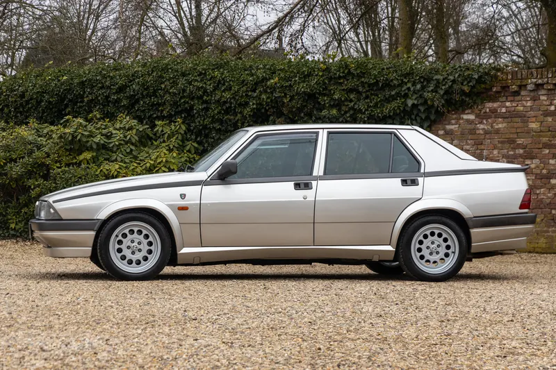 Alfa Romeo 75 2.0 Twin Spark "Nicely preserved" 13