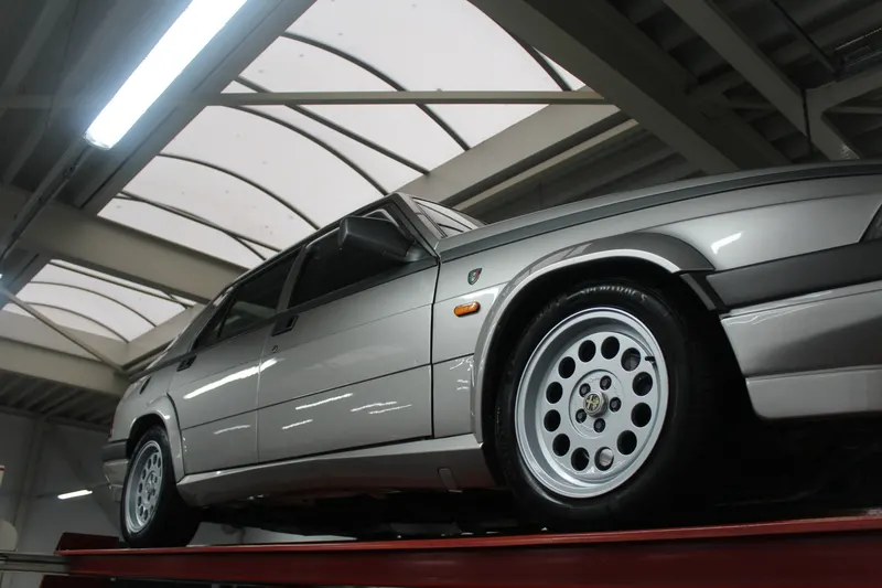 Alfa Romeo 75 2.0 Twin Spark "Nicely preserved" 9
