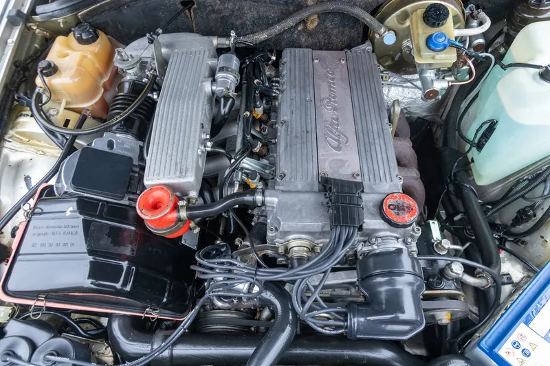 Alfa Romeo 75 2.0 Twin Spark "Nicely preserved" 4