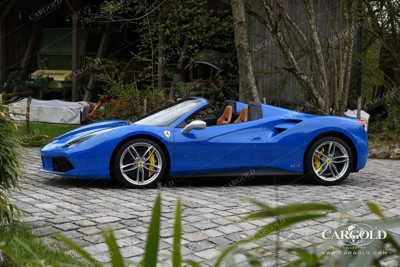 Ferrari 488 Spider 12
