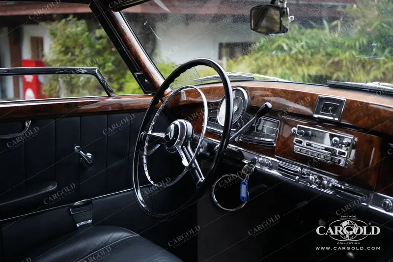 Mercedes-Benz 300 S 13