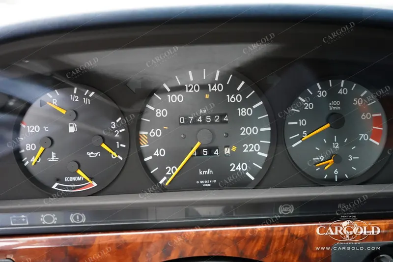Mercedes-Benz 500 SEC (1st Series) 5