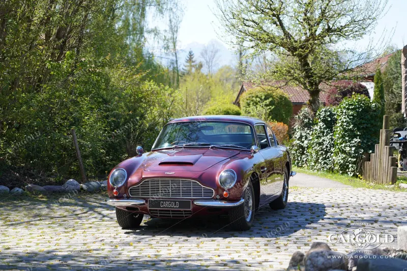 Aston Martin DB6 Vantage 8