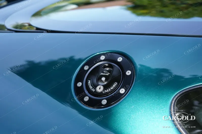 Jaguar XJ 220 5