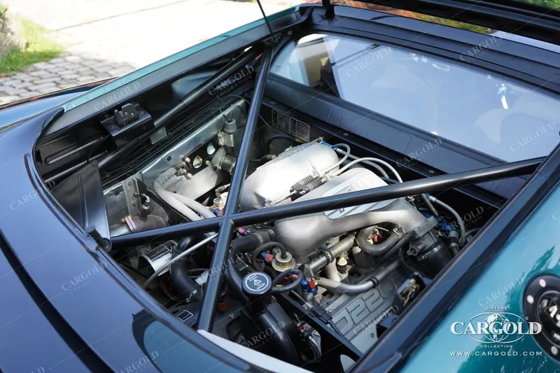 Jaguar XJ 220 13