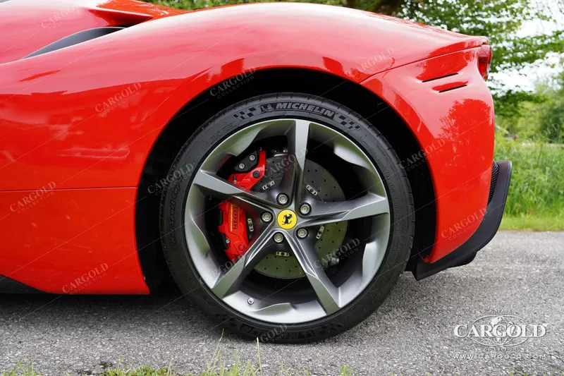 Ferrari SF90 Stradale 13