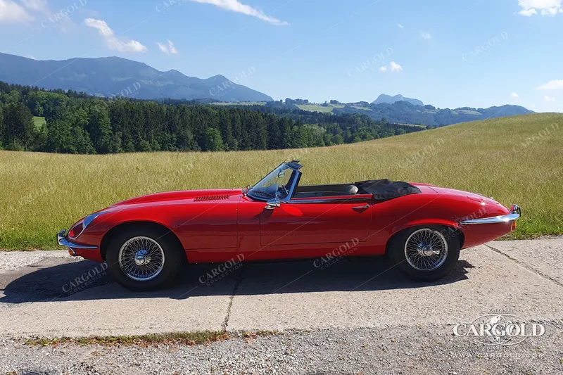 Jaguar E-Type S III Roadster 4