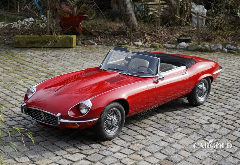 Jaguar E-Type S III Roadster 13