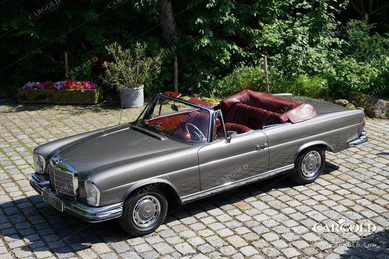 Mercedes-Benz 280 SE Cabriolet 2