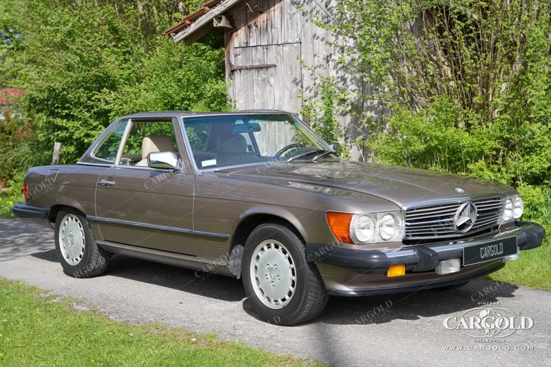 Mercedes-Benz 560 SL Roadster 2