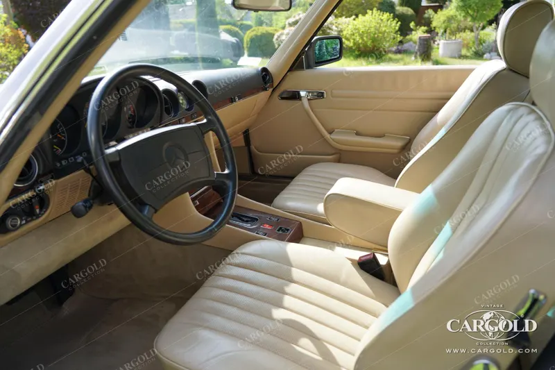 Mercedes-Benz 560 SL Roadster 3