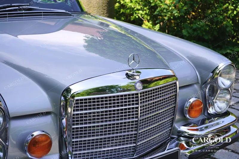 Mercedes-Benz 280 SE 3.5 Coupé 11