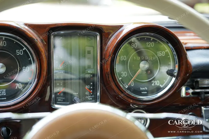 Mercedes-Benz 220 SE Cabriolet 13