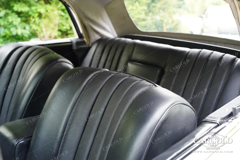 Mercedes-Benz 220 SE Cabriolet 10