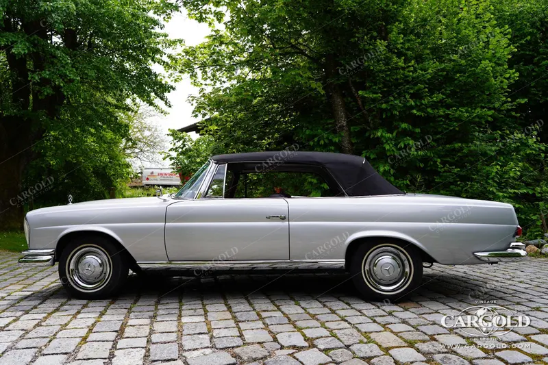 Mercedes-Benz 220 SE Cabriolet 8