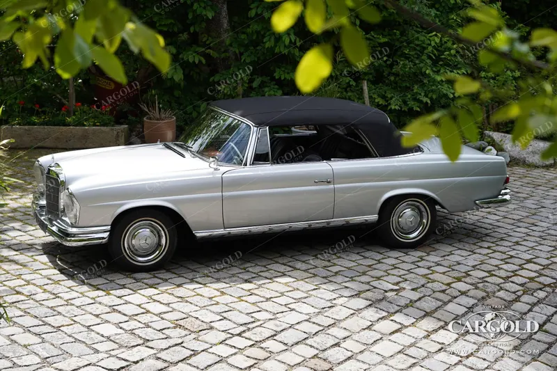 Mercedes-Benz 220 SE Cabriolet 12