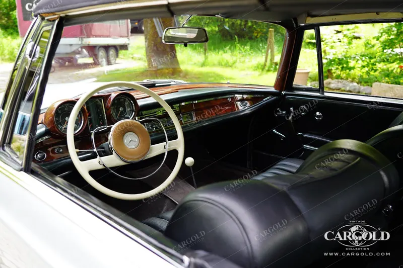Mercedes-Benz 220 SE Cabriolet 3