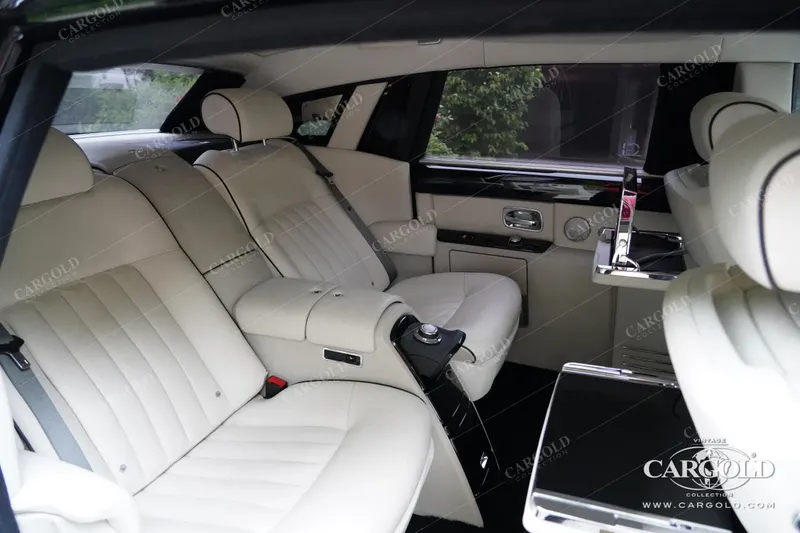 Rolls-Royce Phantom VII 13