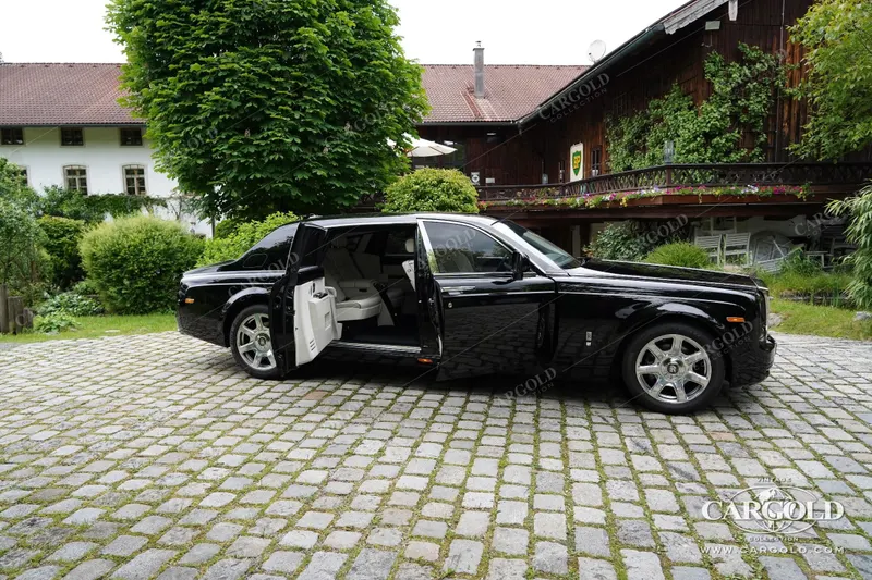 Rolls-Royce Phantom VII 10