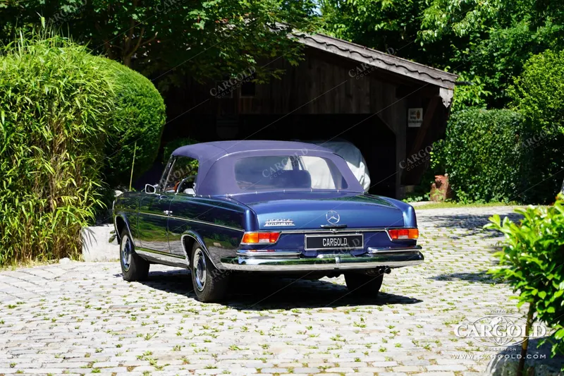 Mercedes-Benz 300 SE Cabriolet 11