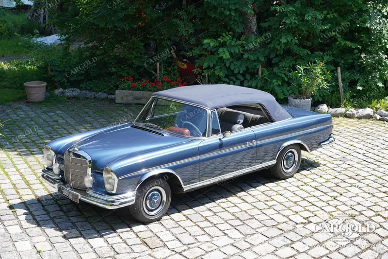 Mercedes-Benz 300 SE Cabriolet 2