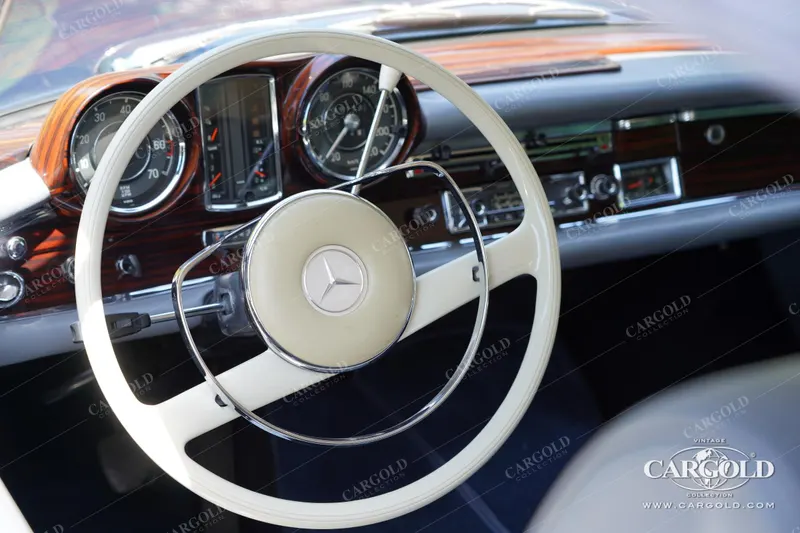 Mercedes-Benz 300 SE Cabriolet 10