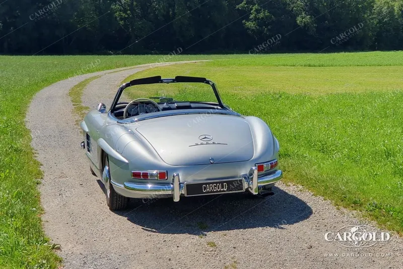Mercedes-Benz 300 SL Roadster 9