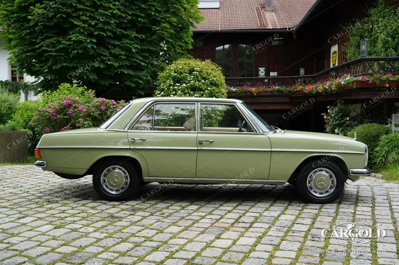 Mercedes-Benz 230.4 Strich-8 8