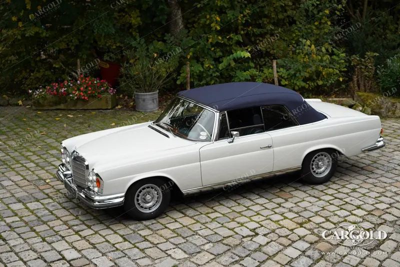Mercedes-Benz 280 SE 3.5 Cabriolet 2