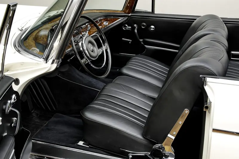 Mercedes-Benz 300 SE Cabriolet (W 112) 9