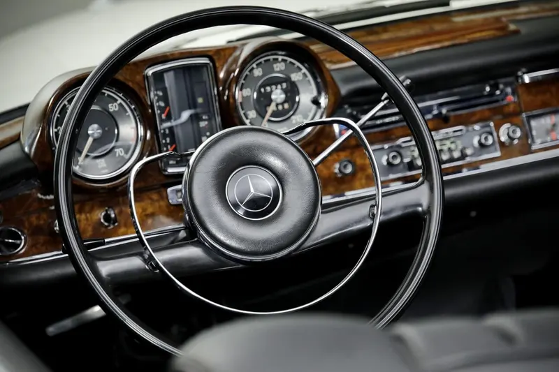 Mercedes-Benz 300 SE Cabriolet (W 112) 12