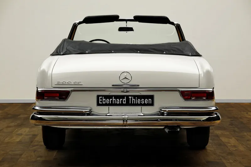 Mercedes-Benz 300 SE Cabriolet (W 112) 8