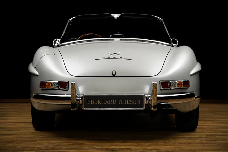 Mercedes-Benz 300 SL Roadster 6